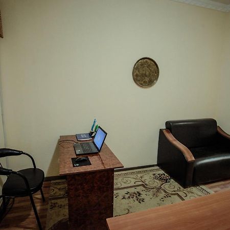 Hostel Mukarram Bukhara Bagian luar foto